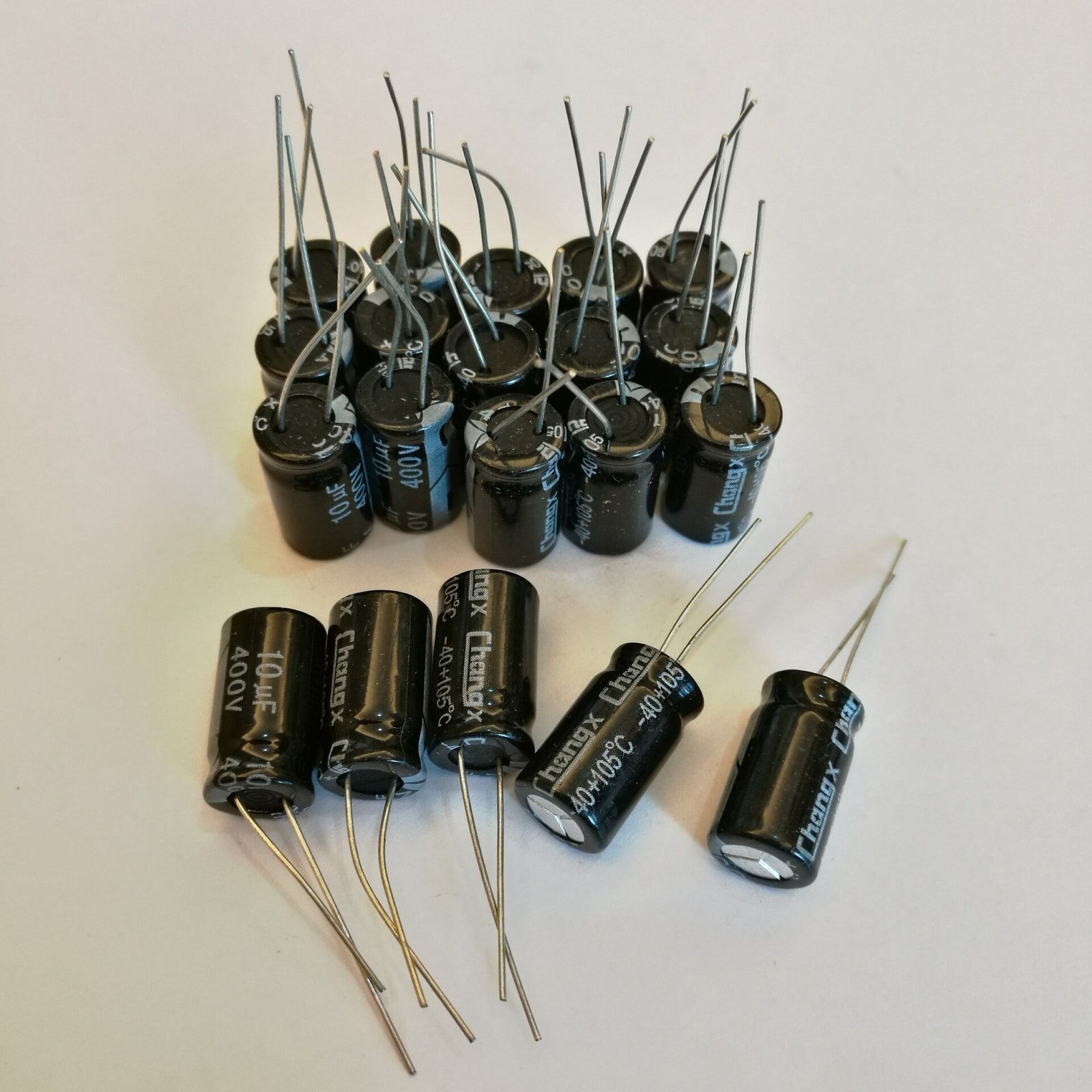 US Stock 20pcs Electrolytic Capacitors 10uF 10mfd 400V +105℃ Radial 10 x 17mm