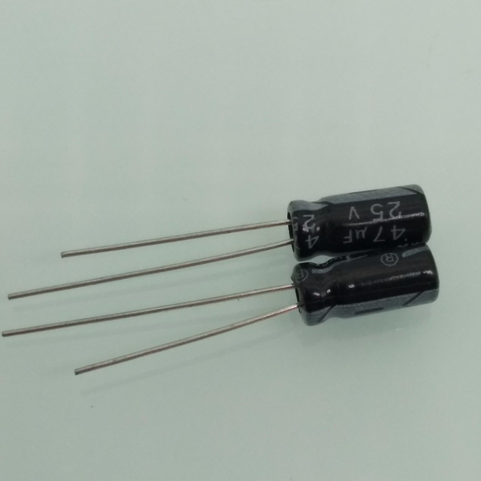 50pcs Electrolytic Capacitors 47uF 47mfd 25V +105℃ Radial 5 x 11mm
