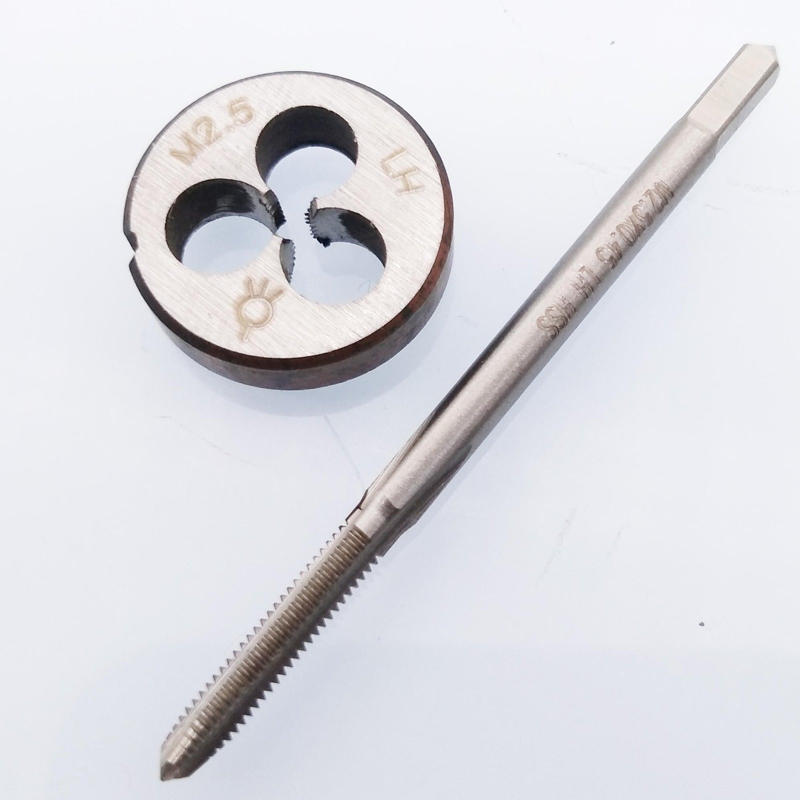 US Stock HSS M2.5 x 0.45mm Tap & M2.5 x 0.45mm Die Metric Thread Left Hand