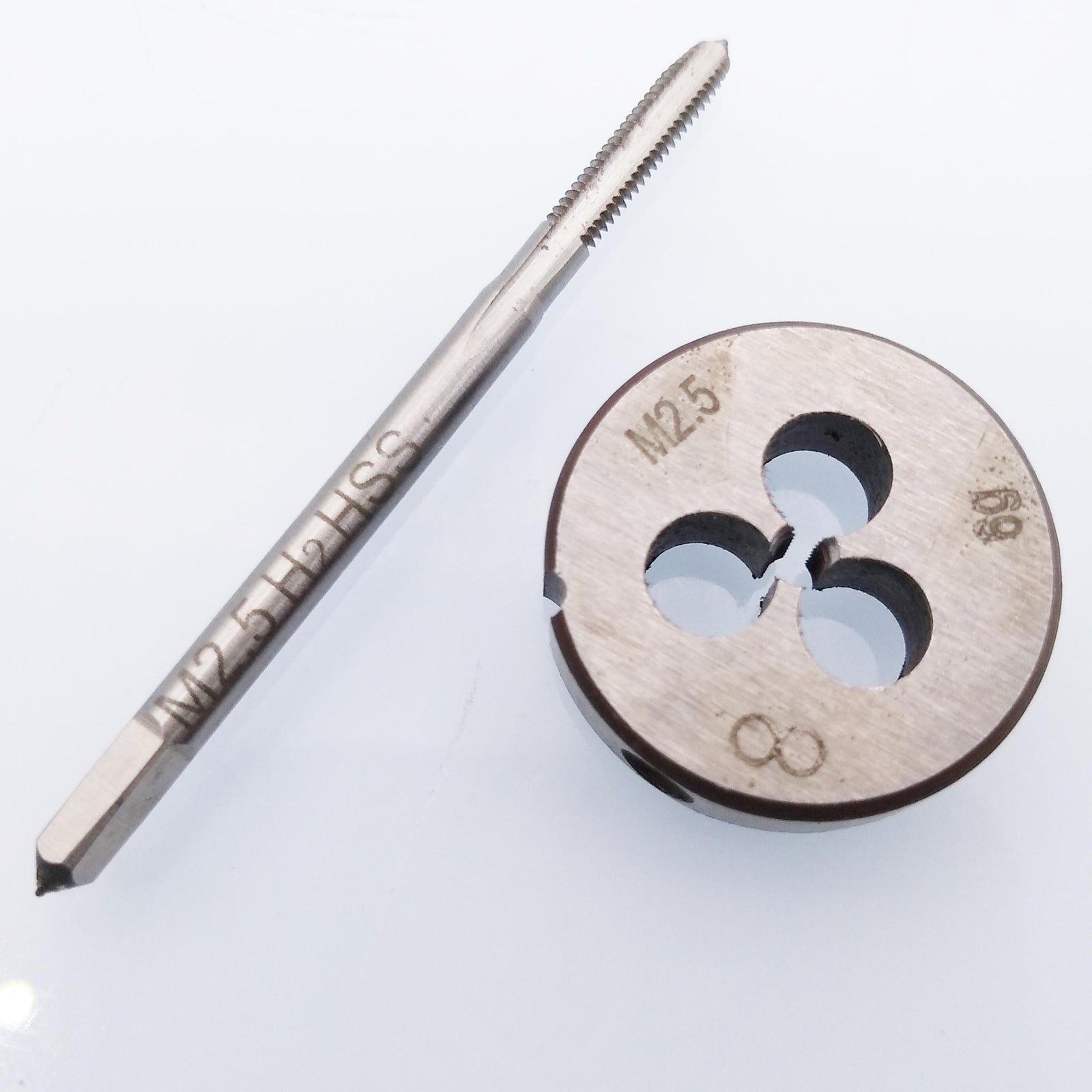HSS M2.5 x 0.45mm Tap & M2.5 x 0.45mm Die Metric Thread Right Hand