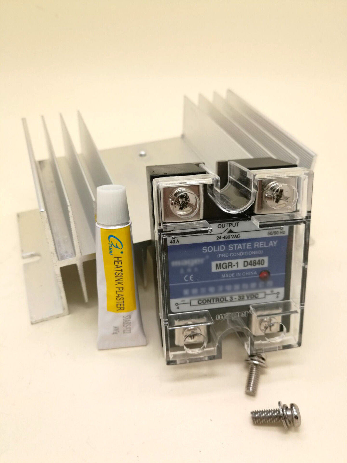 US Stock SSR 40A DC Control AC 110V Solid State Relay Heat Sink Thermal Grease